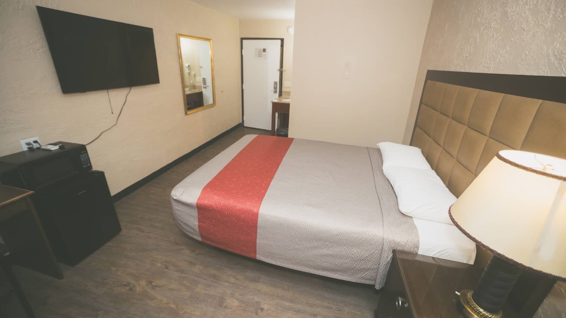 Economy Inn Hotel Room in Appleton WI