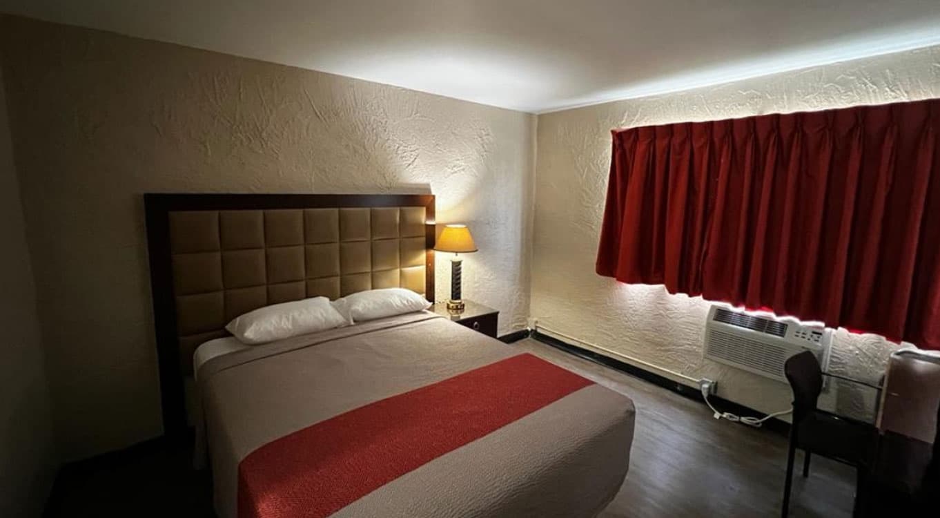 Non-Smoking Queen-Bed Room Handicapped