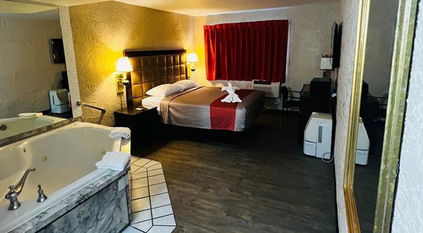 Non-Smoking Queen Bed Room with Jacuzzi
