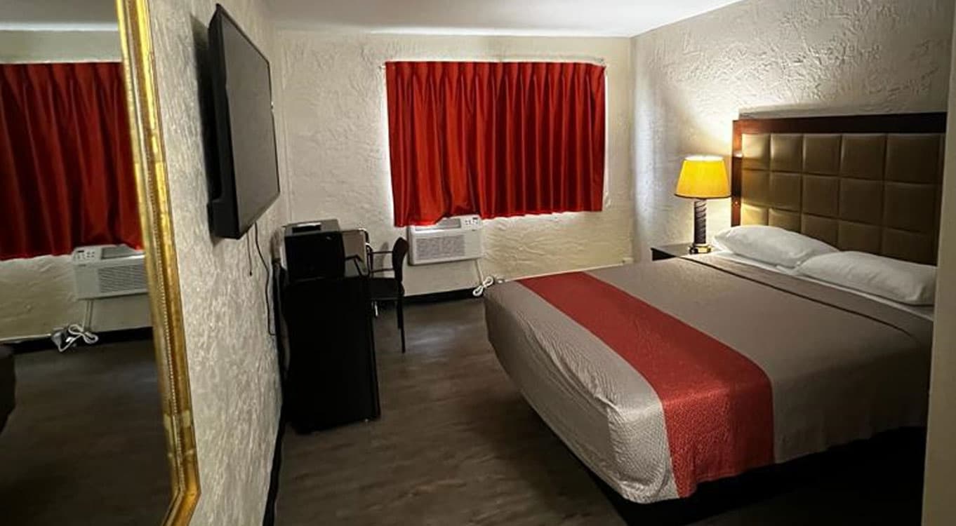 Non-Smoking Queen Bed Room